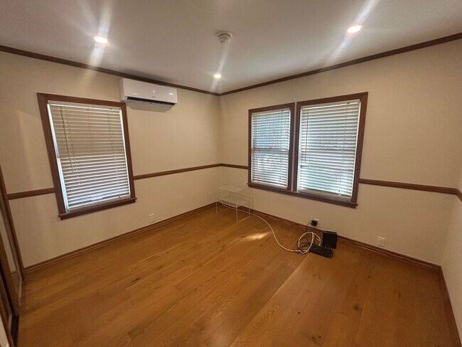 Building Photo - 2434 Florencita Dr W