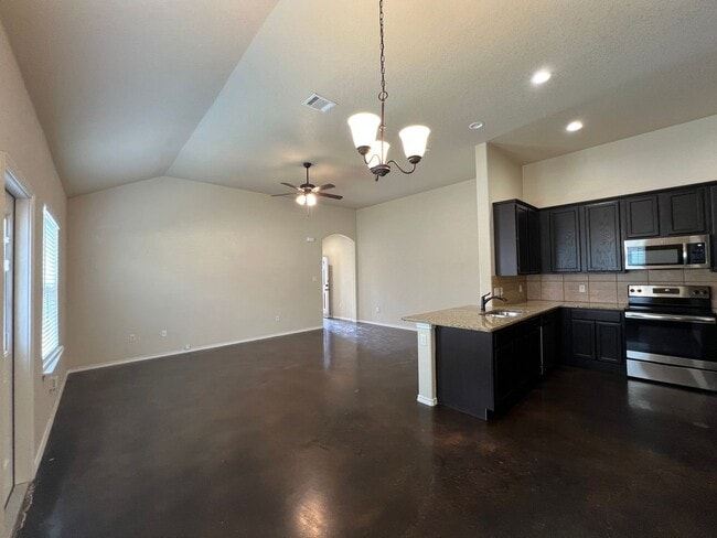 Building Photo - Luxury 3/2 duplex in NBTX