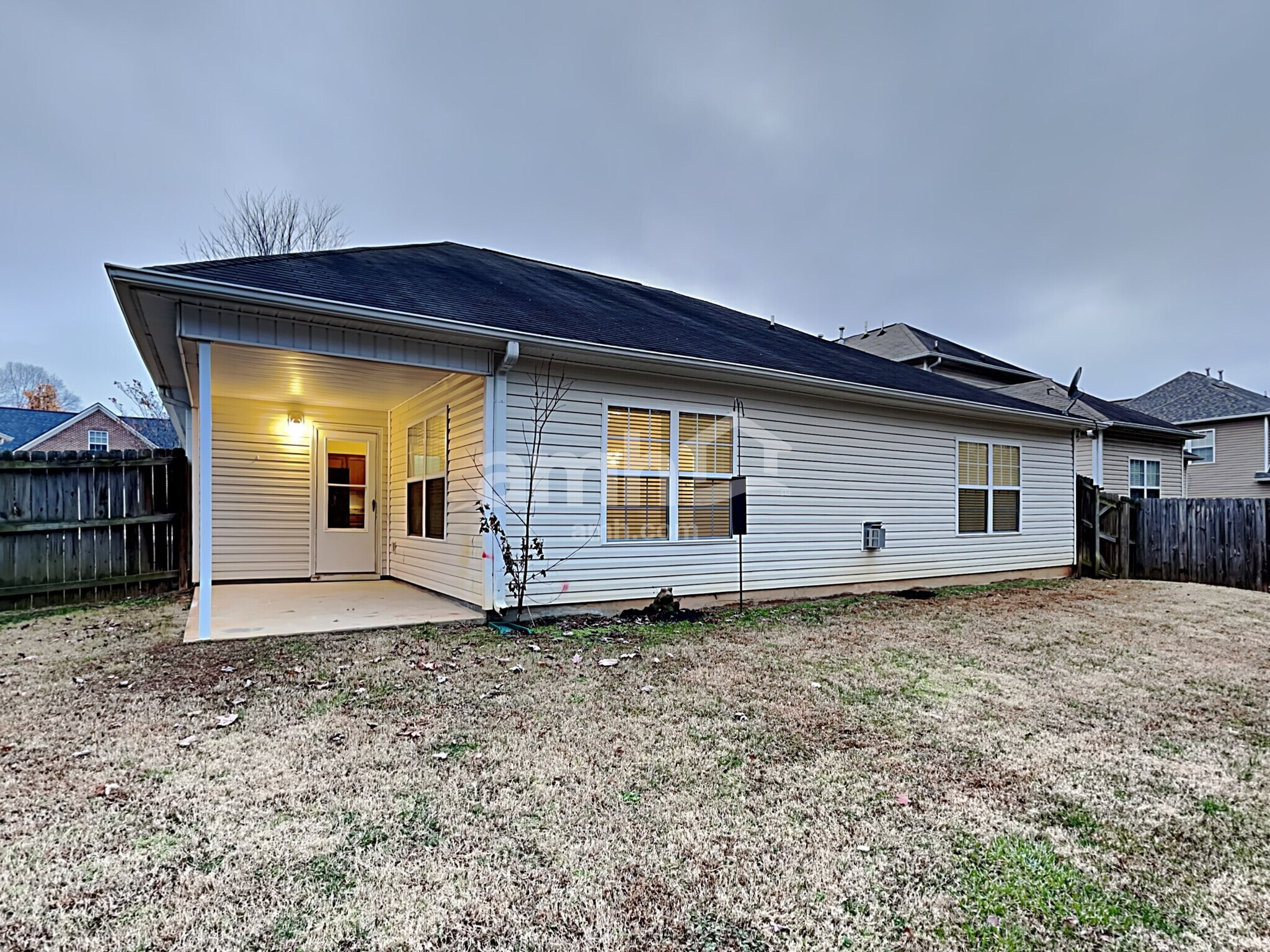 Building Photo - 16 Slow Creek Dr