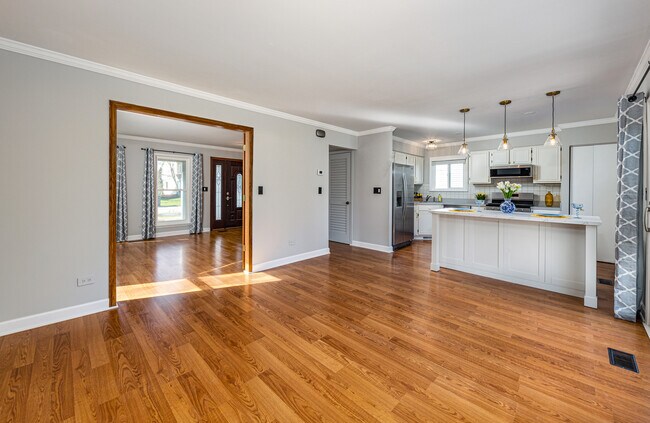 Building Photo - 617 Lakewood Farms Dr