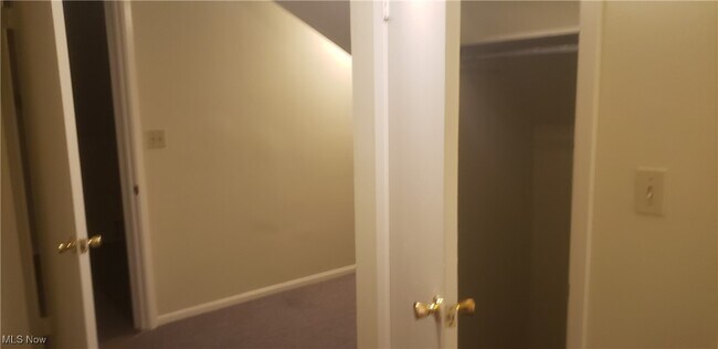 Building Photo - 13900-UP Kirtland St