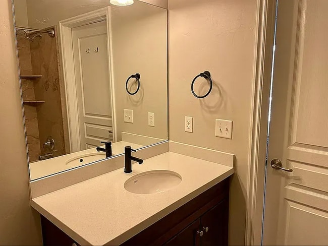Building Photo - Modern 2 Bed 2 Bath Condo in the Heart of Downtown SLC!