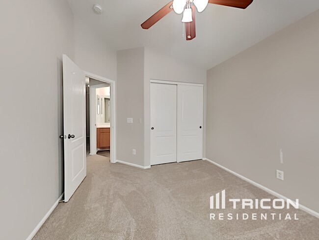 Building Photo - 7906 S 46th Ln