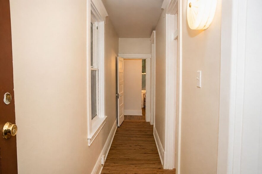 Building Photo - 39 Kenmore Ave