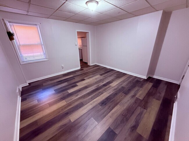 Building Photo - 4403 Davison St