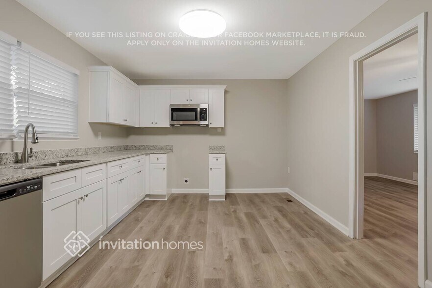 Building Photo - 8490 Meadowbrook Dr