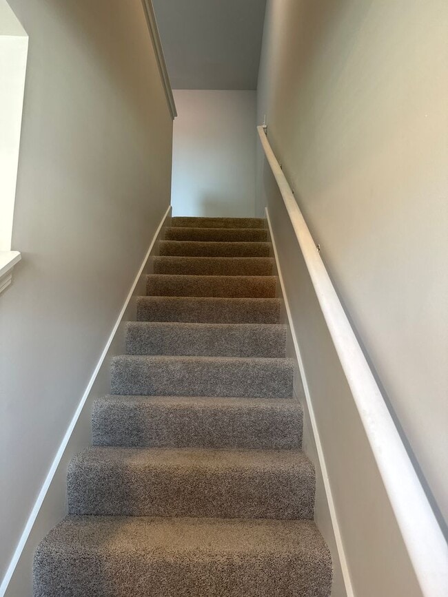 Building Photo - AVAILABLE NOW! Don't Miss this Cozy 3 Bedroom Townhome in Driftwood | Lincoln Schools