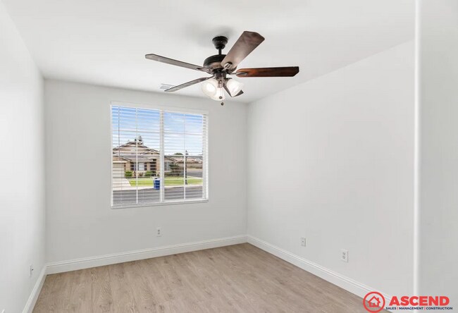 Building Photo - Spacious 4BD/2BA Home in Bakersfield (93312) – Garage, Fireplace & Pet-Friendly!