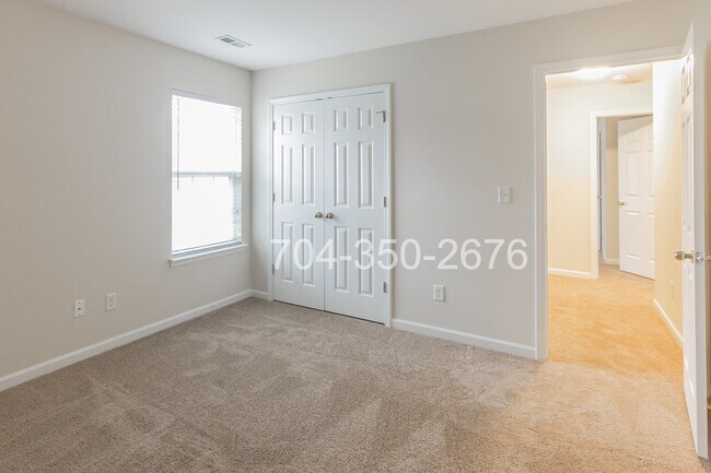 Building Photo - 1941 Pheasant Glen Rd