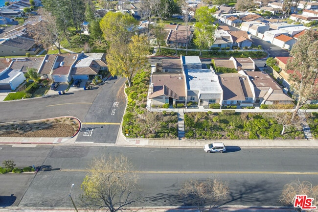 Building Photo - 2830 Lakeridge Ln