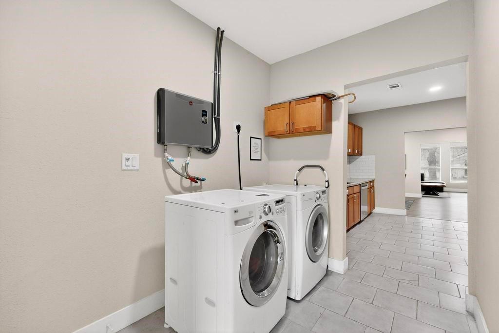 Building Photo - 6279 Drew Dr