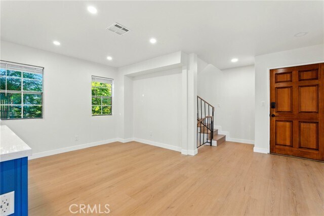 Building Photo - 10433 Plainview Ave