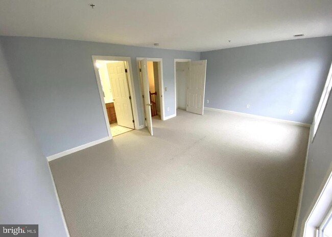 Building Photo - 8181 Skelton Cir