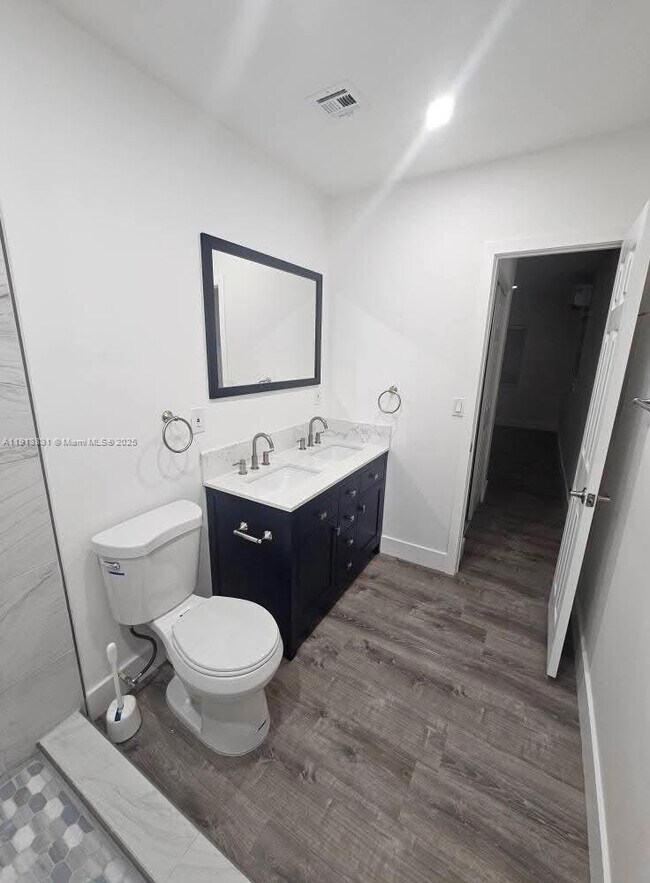 Building Photo - 425 NE 109th St