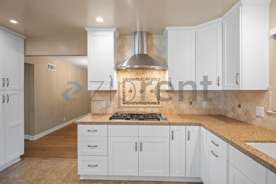Building Photo - Unit