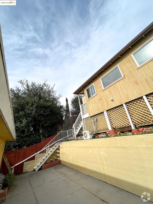 Building Photo - 7442 Hillmont Dr