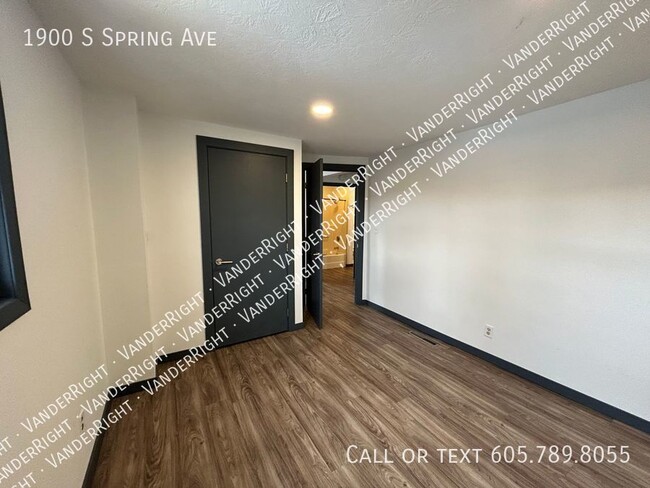 Building Photo - Spacious 4 Bedroom House With Huge Garage!