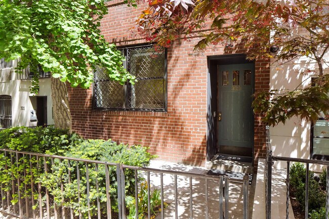 Building Photo - 323 E 51st St