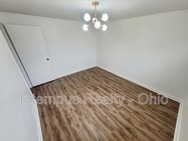 Building Photo - 1060 Sells Ave