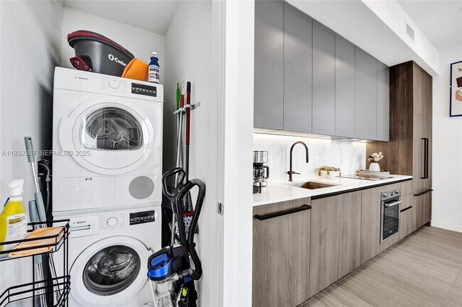 Building Photo - 580-572 72nd St