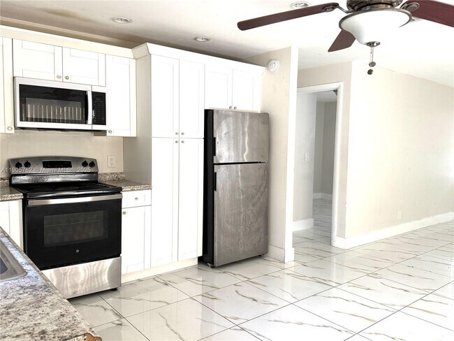 Building Photo - 1945 Pierce St