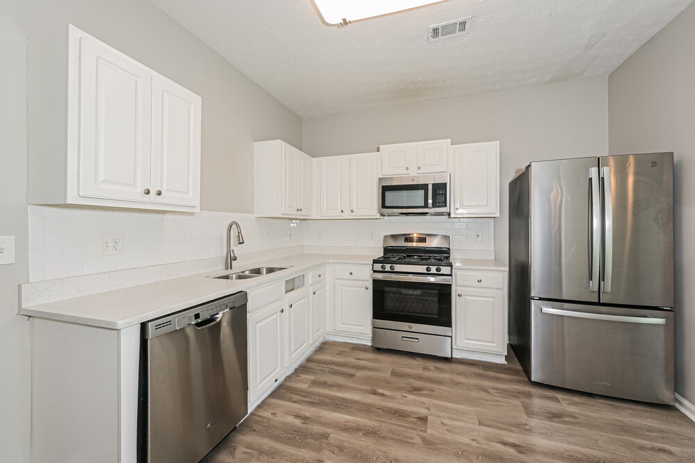 Building Photo - 444 Village Bluff Dr