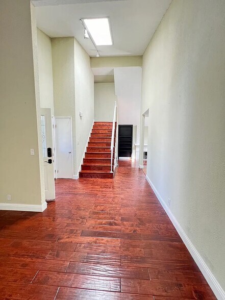 Building Photo - 6976 Claywood Way