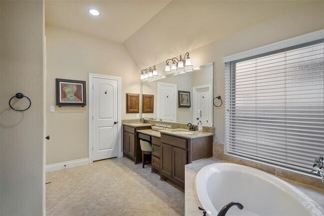 Building Photo - 27930 Colonial Point Dr
