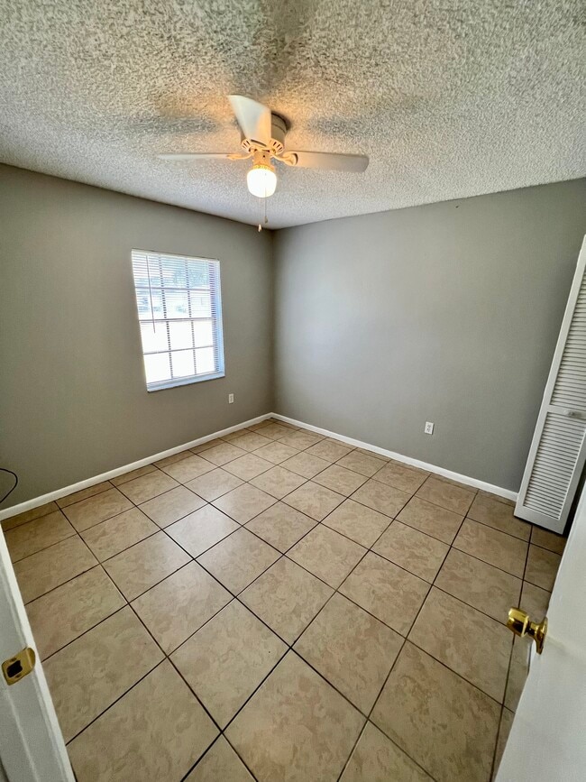 Building Photo - Lakeland Oregon Duplex