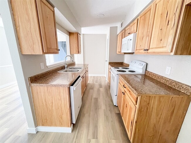 Building Photo - 4612 W Orange St