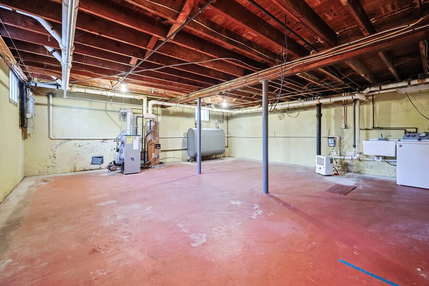 Building Photo - 11 Acadia St