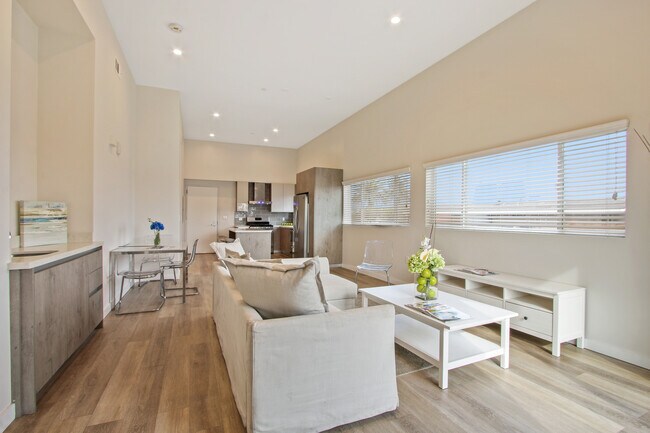 Building Photo - 8532 Cashio St