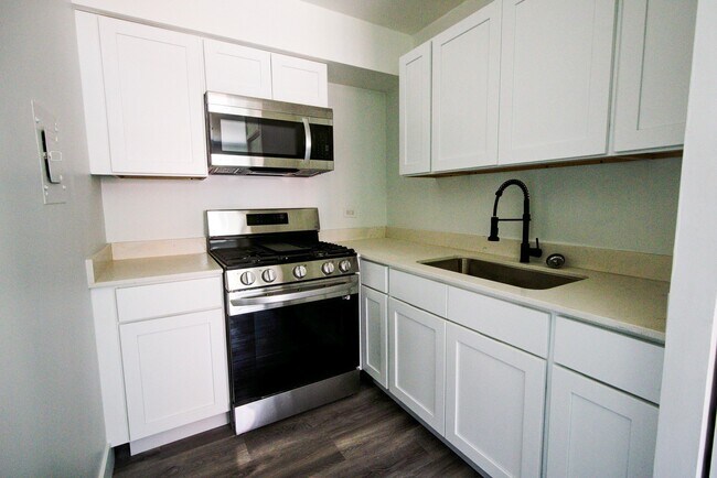 Building Photo - 5314 N Damen Ave