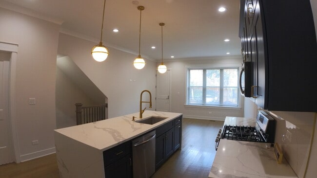 Building Photo - 1215 W Erie St