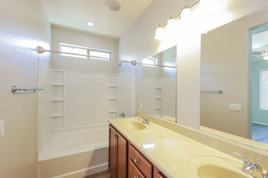 Building Photo - 21038 E Tierra Grande