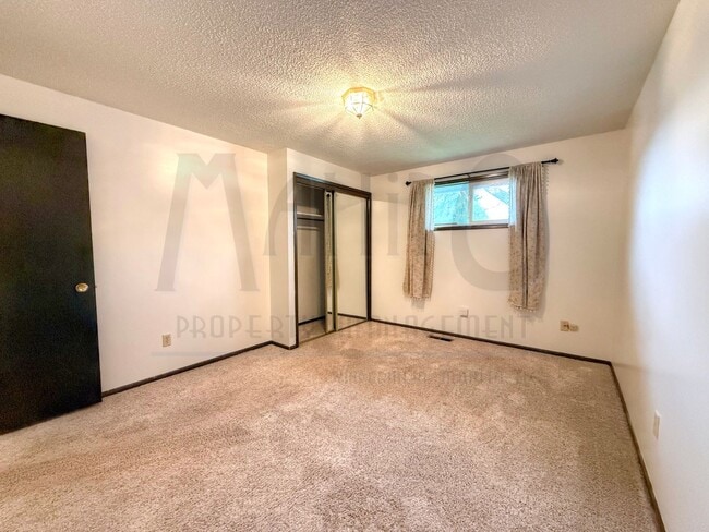 Building Photo - Indiana Ave/Ella Rd Duplex