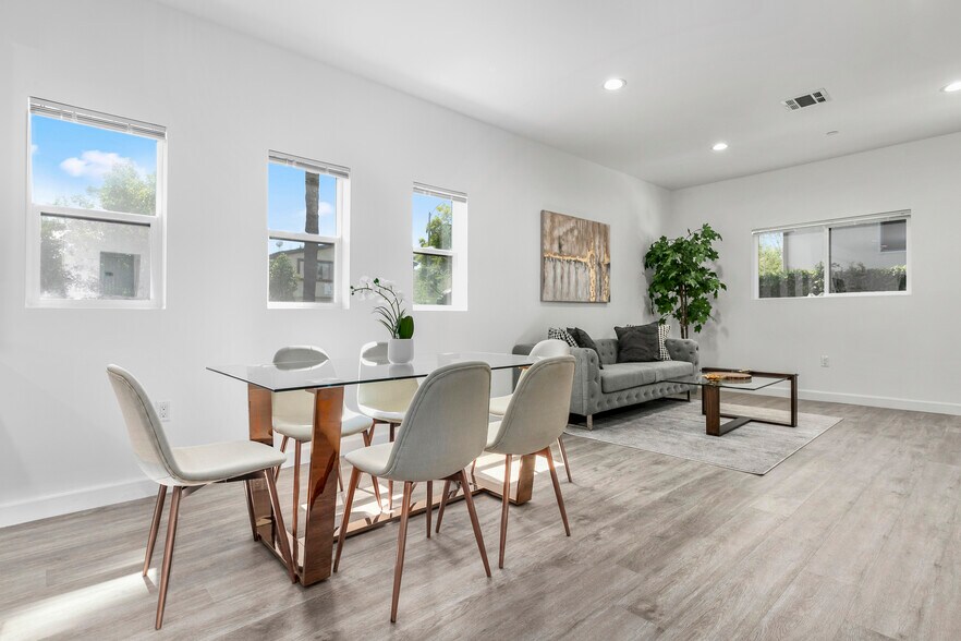 Building Photo - 14727 Friar St