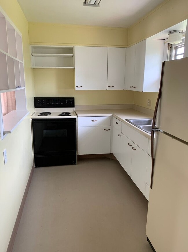 Building Photo - 3 Bedroom, 1 Bath House for Rent