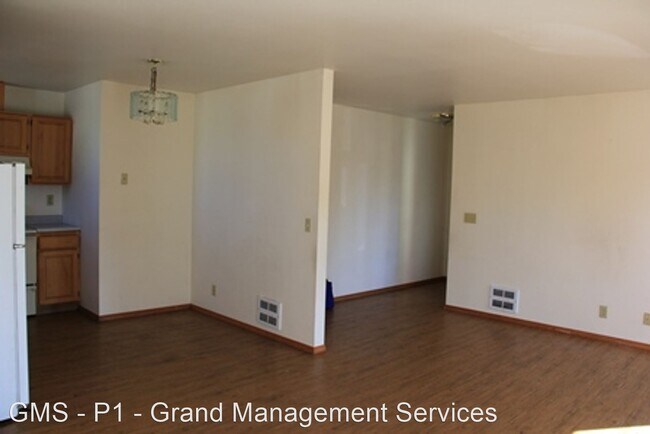 Building Photo - 2 br, 1 bath Apartment - Sea Mist Apartmen...