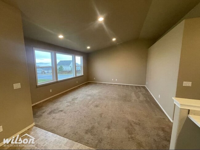 Building Photo - Upcoming 4-Bedroom Gem with Modern Charm and 2 Bath House for Rent!