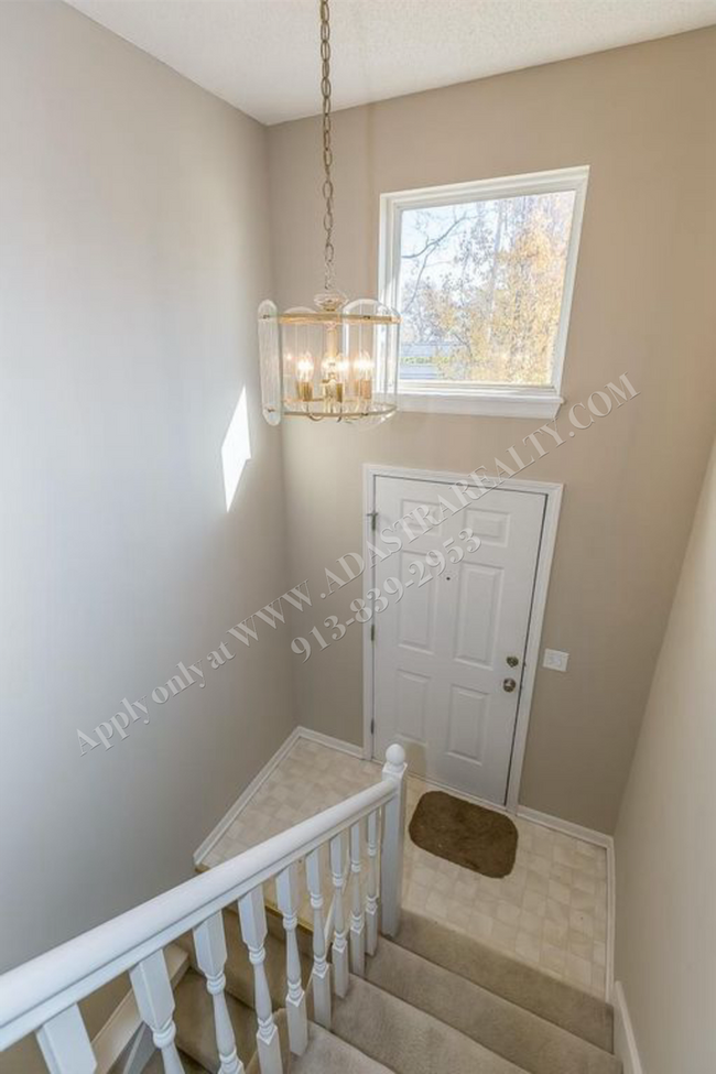 Building Photo - Beautiful 3 Bed 2 Bath Home in North KCMO-...