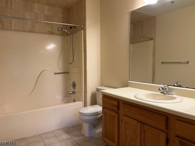 Building Photo - 404 Chatfield Dr