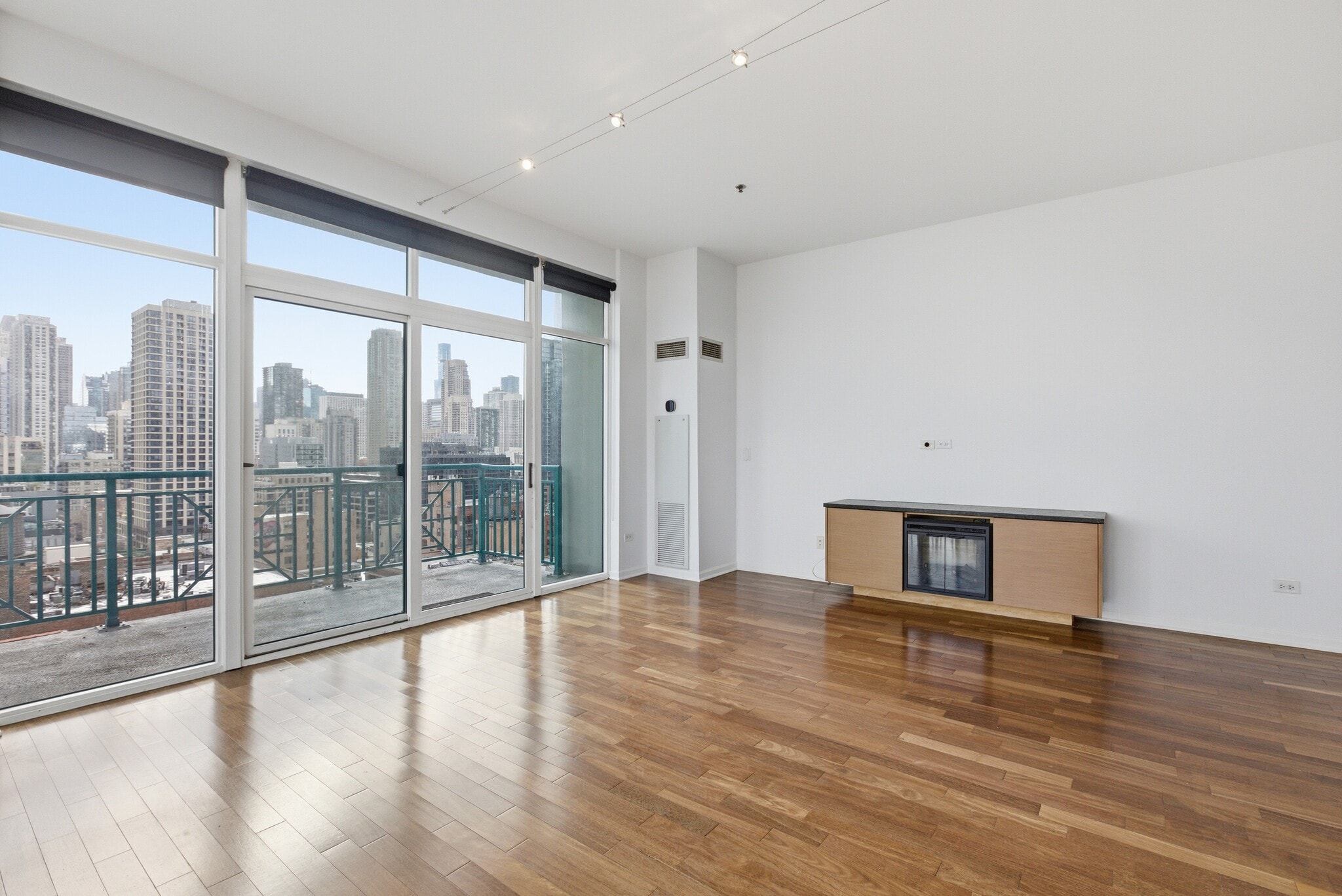 Building Photo - 340 W Superior St