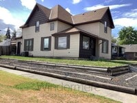 Building Photo - 430 E Oak St