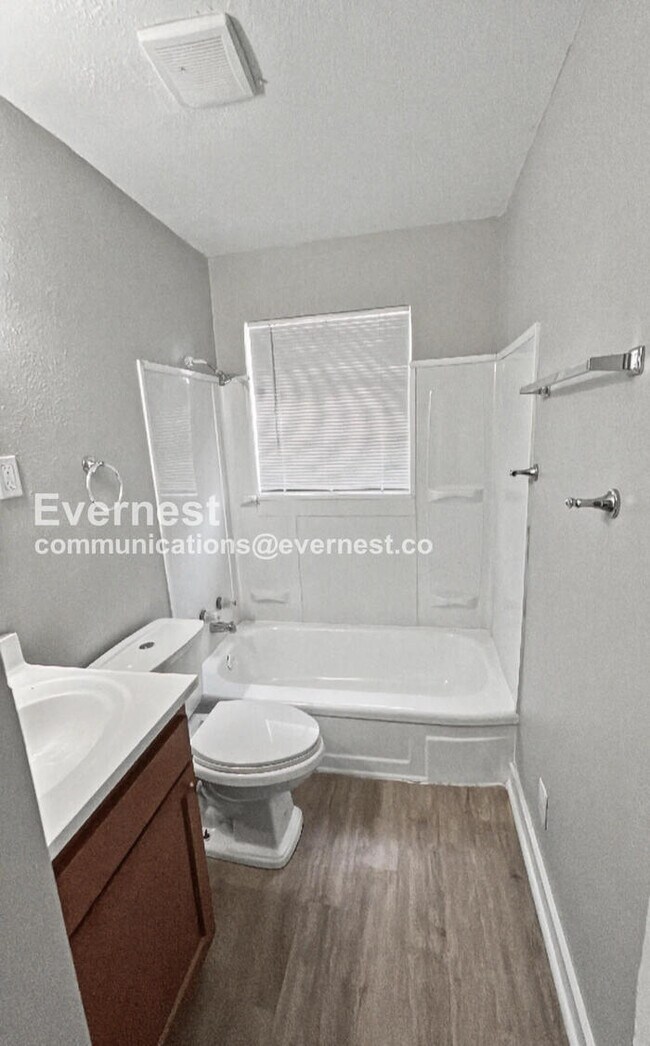 Building Photo - 1018 4th Ave W