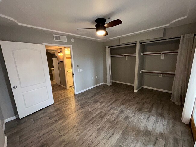 Building Photo - 12221 W Bell Rd