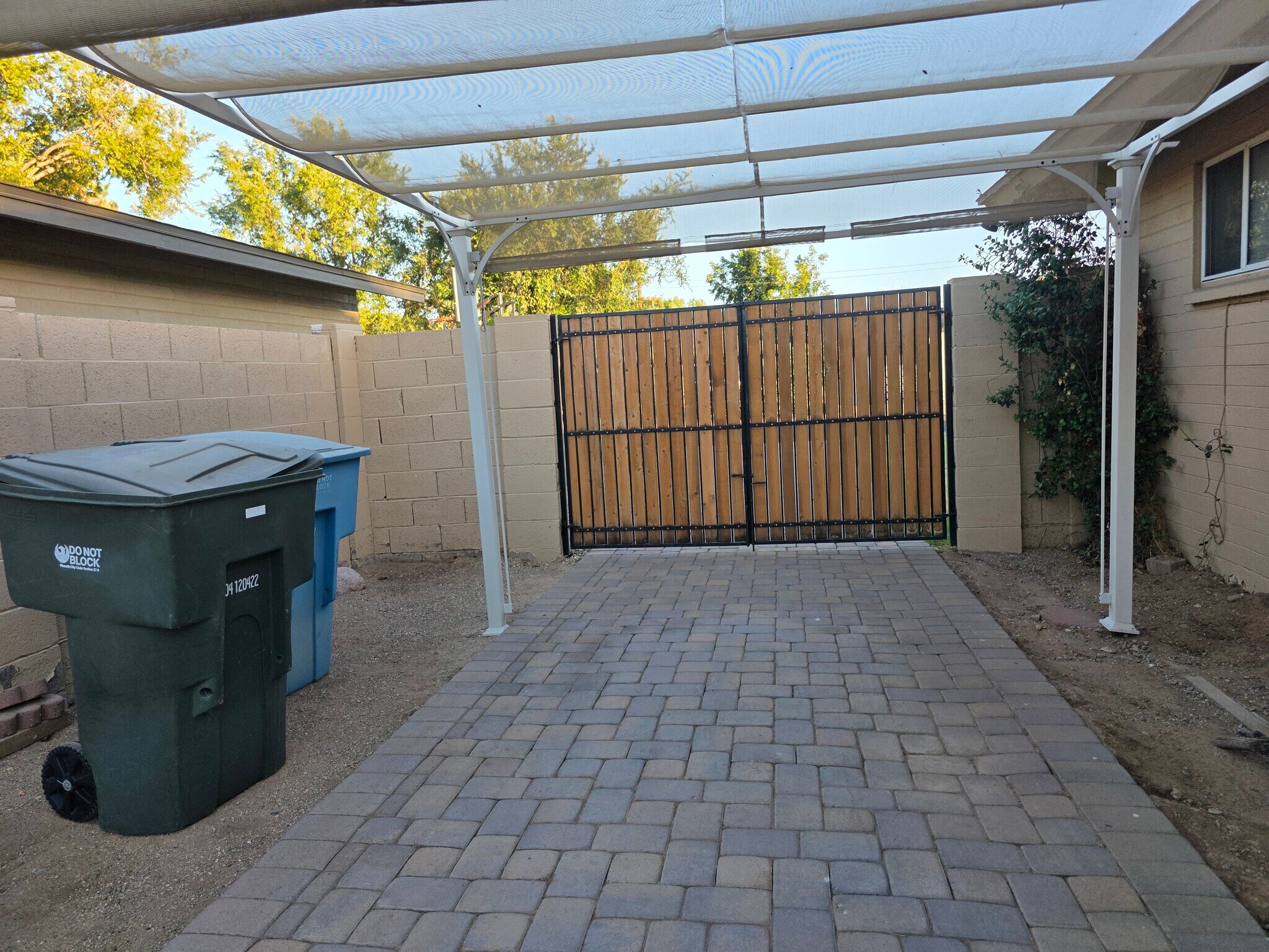 Building Photo - 1610 E Palo Verde Dr