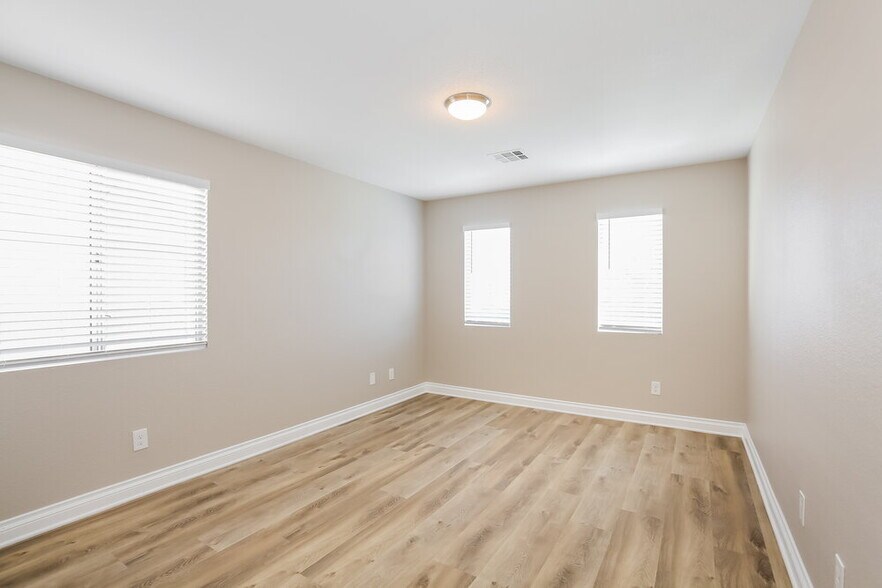 Building Photo - 5016 Running Rapids Ave