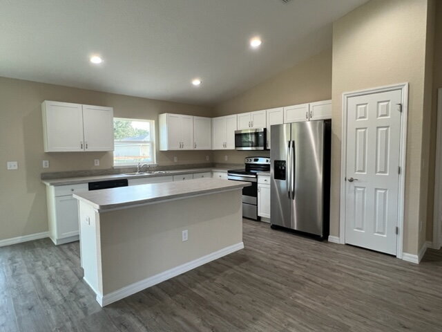 Building Photo - **MOVE-IN SPECIAL NO APPLICATION FEES FOR APPROVED APPLICANTS/2 WEEKS FREE RENT/Beautiful Home fo...