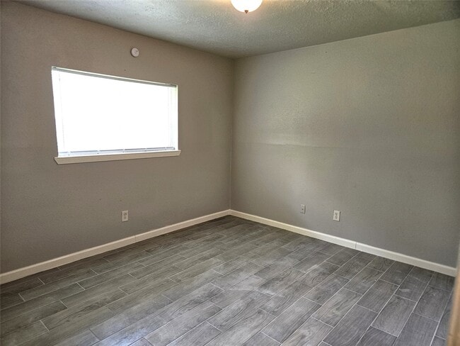Building Photo - 17135 Hewing Dr